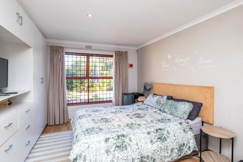 To Let 3 Bedroom Property for Rent in Lakeside Western Cape